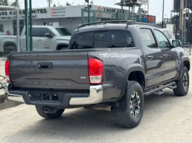 Toyota Tacoma   - 2016