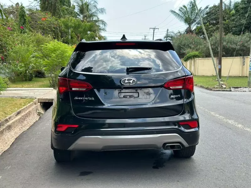 Hyundai Santa Fe   - 2017