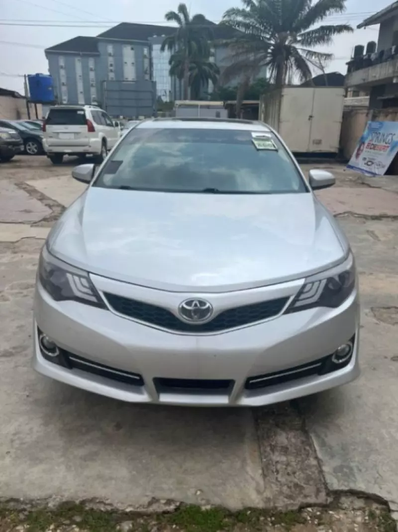 Toyota Camry   - 2014