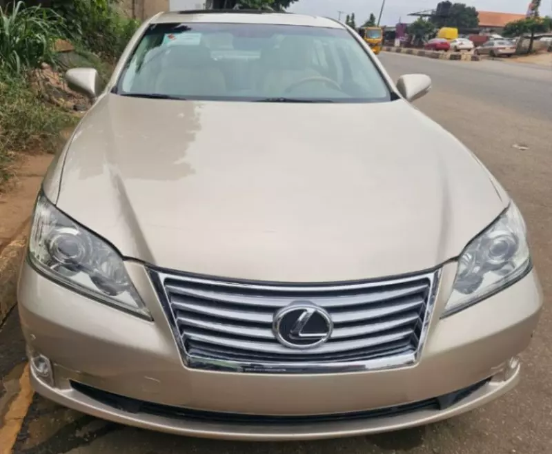 Lexus ES 350   - 2010
