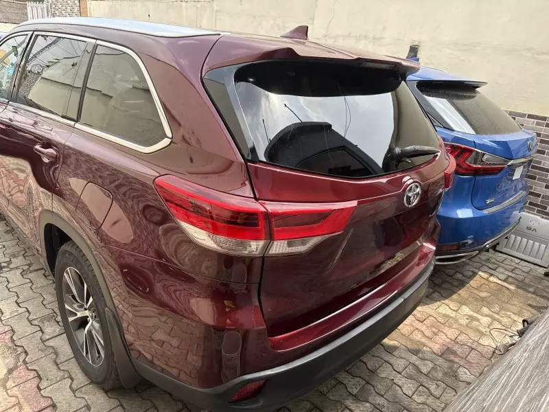 Toyota Highlander   - 2016