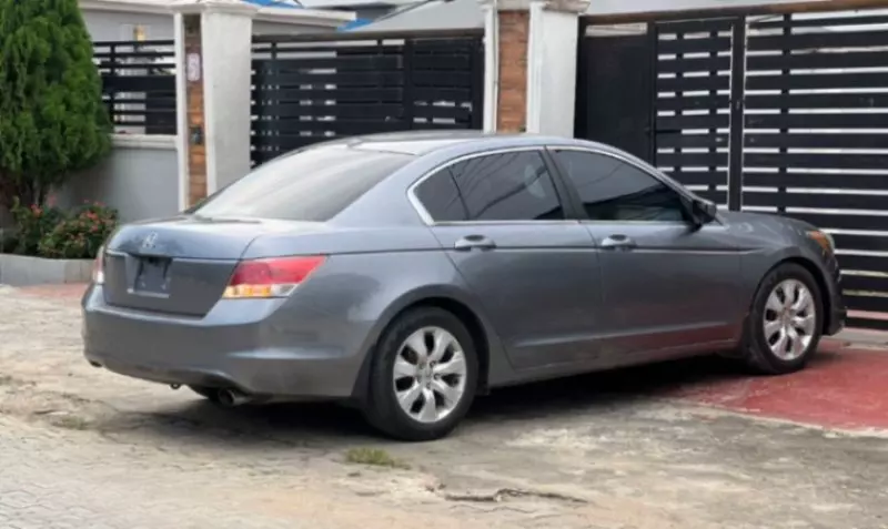 Honda Accord   - 2010