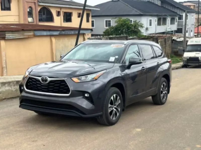 Toyota Highlander   - 2020