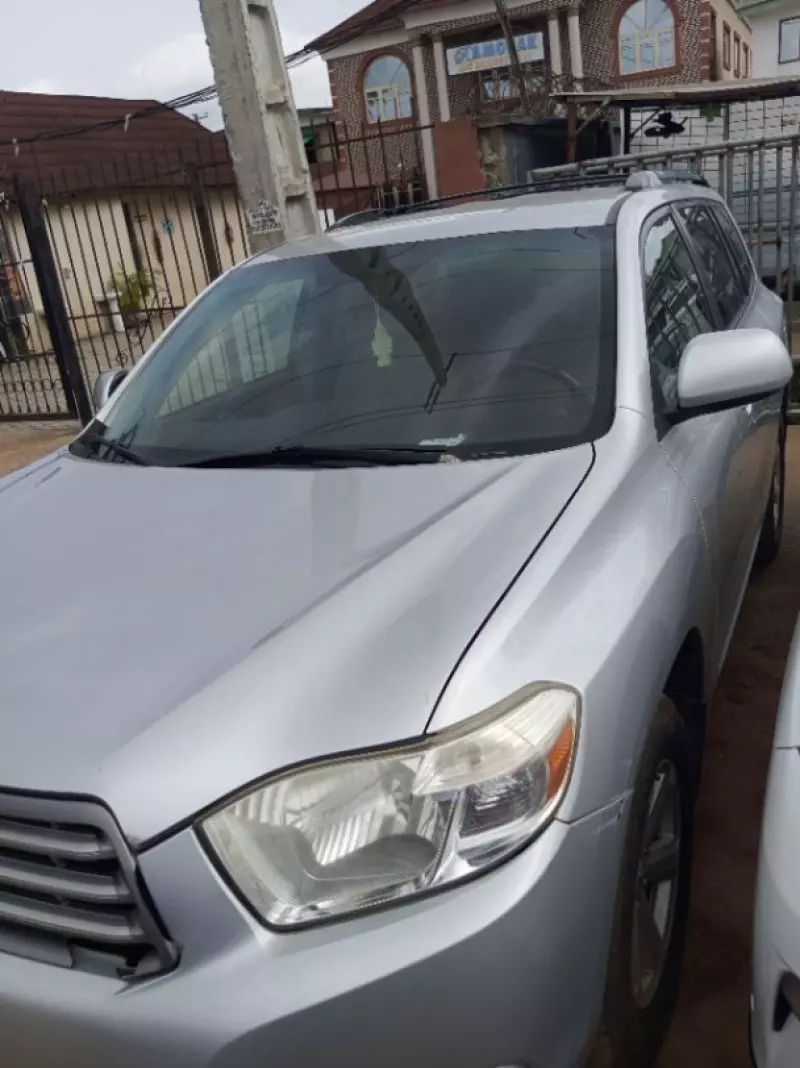 Toyota Highlander   - 2010