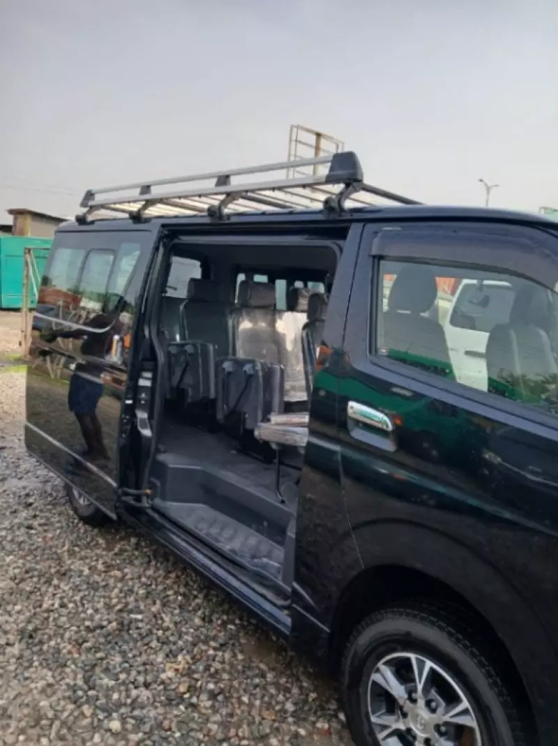 Toyota Hiace   - 2017