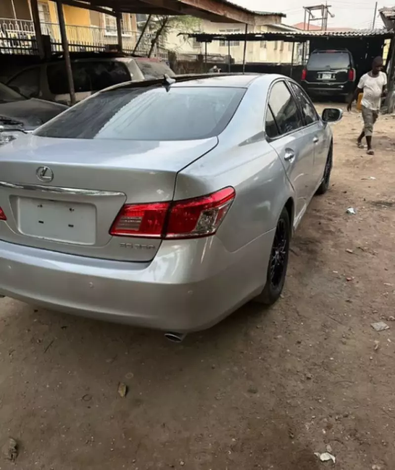 Lexus ES