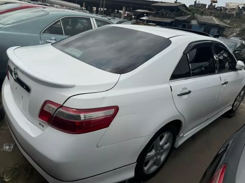 Toyota Camry   - 2009