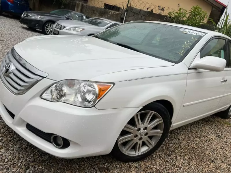 Toyota Avalon   - 2009