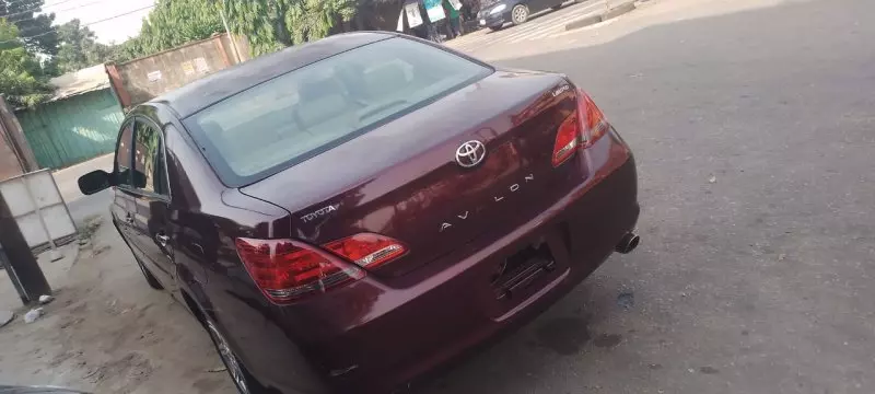 Toyota Avalon   - 2008