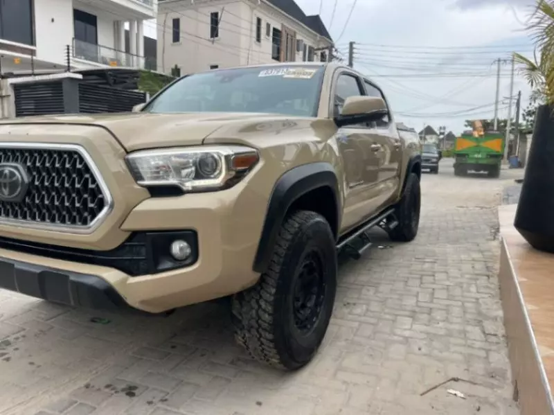 Toyota Tacoma   - 2018