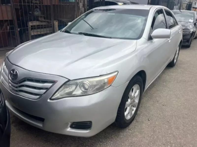 Toyota Camry   - 2011
