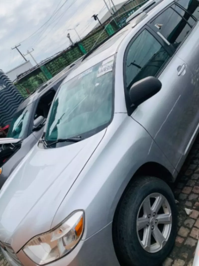 Toyota Highlander   - 2010