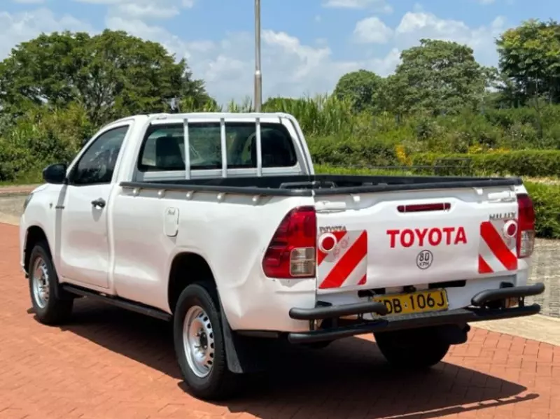 Toyota Hilux    - 2020
