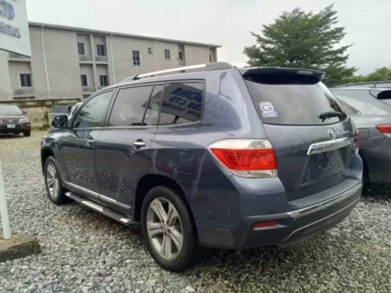 Toyota Highlander   - 2011