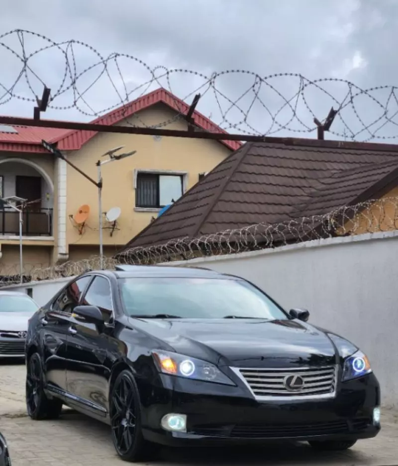 Lexus ES 350   - 2011