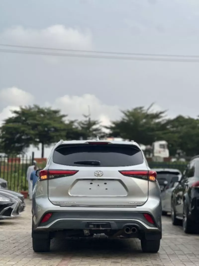 Toyota Highlander   - 2022