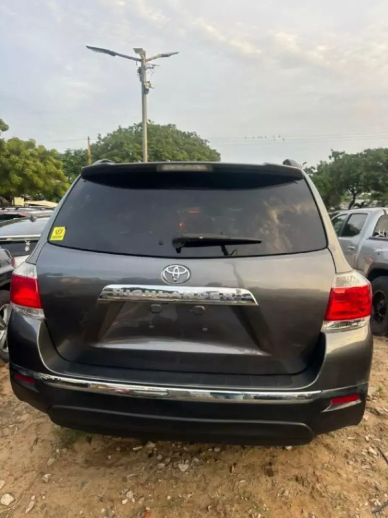 Toyota Highlander   - 2013