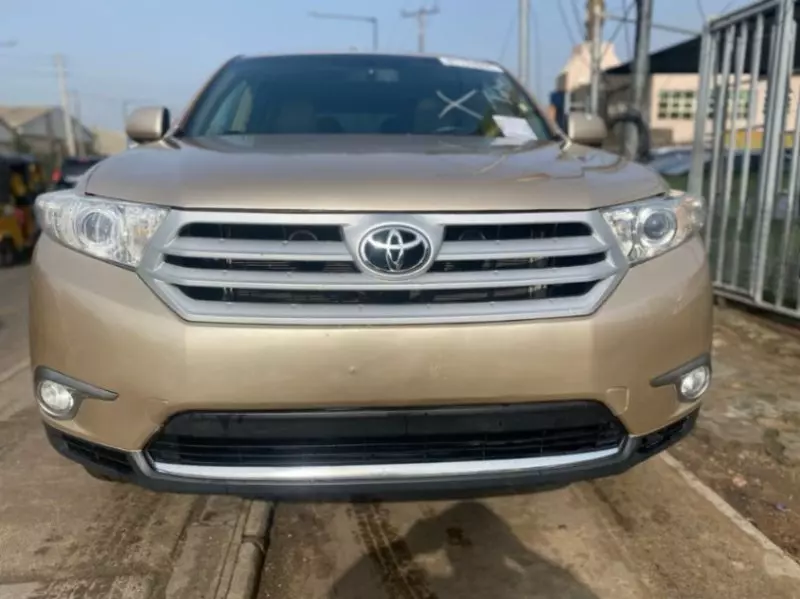 Toyota Highlander   - 2013