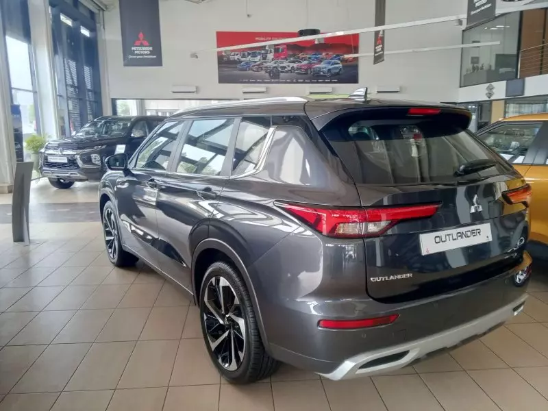 Mitsubishi OUTLANDER   - 2025
