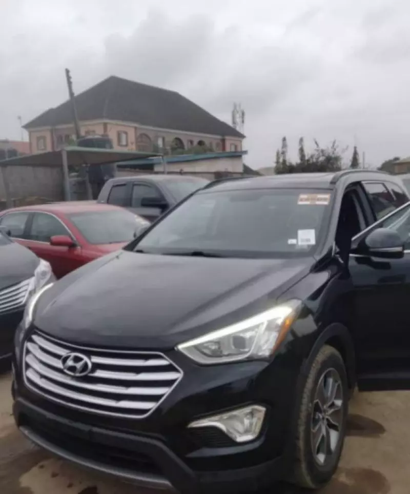 Hyundai Santa Fe   - 2013