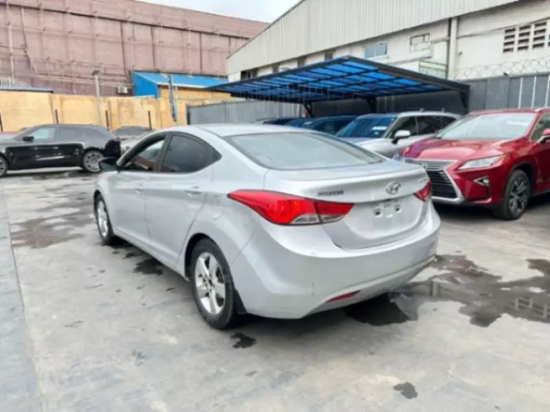 Hyundai Elantra - 2013