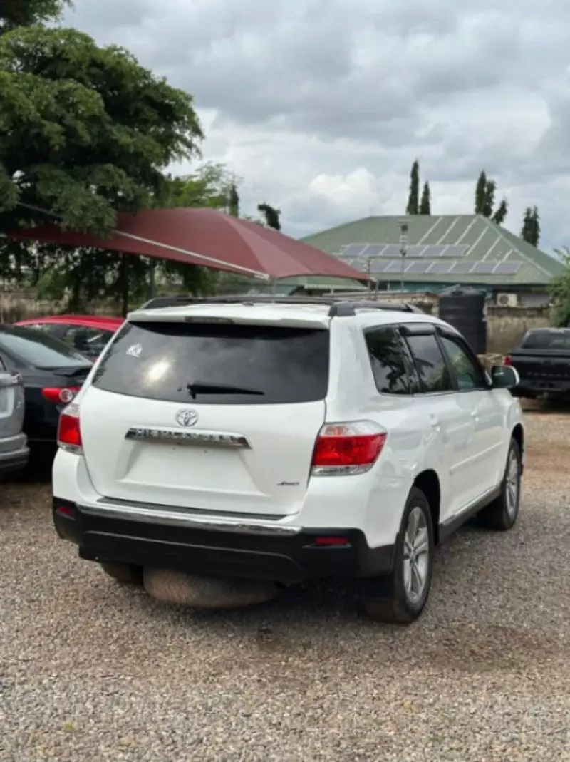 Toyota Highlander   - 2013