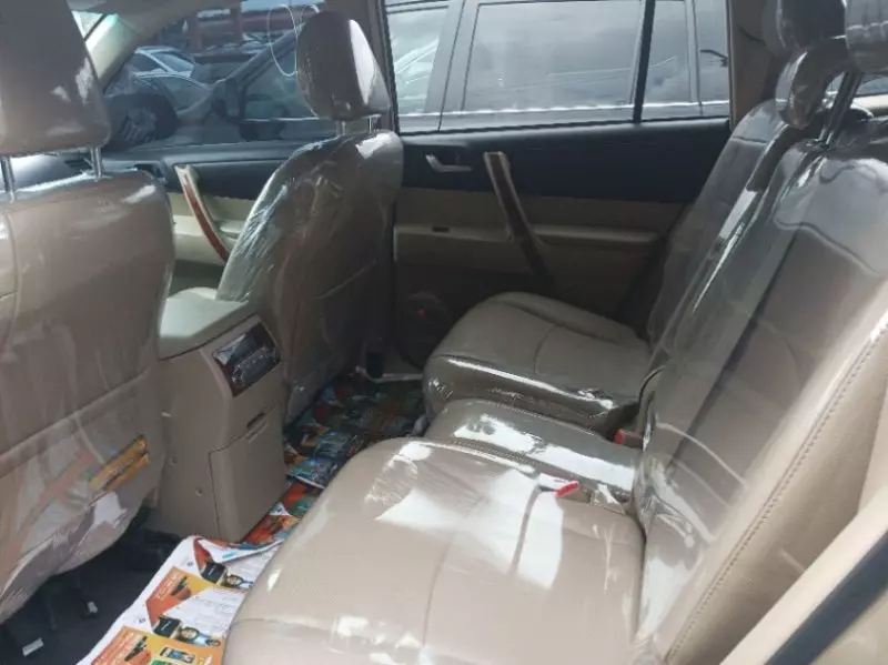 Toyota Highlander   - 2014