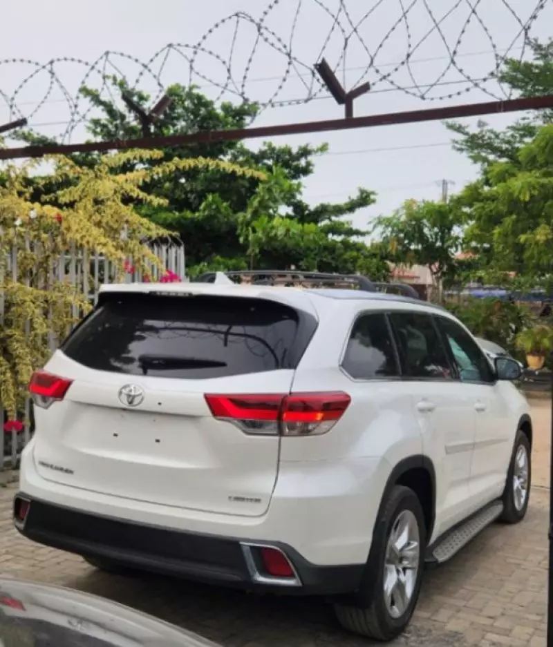 Toyota Highlander   - 2017