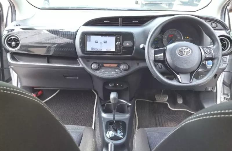 Toyota Vitz   - 2018