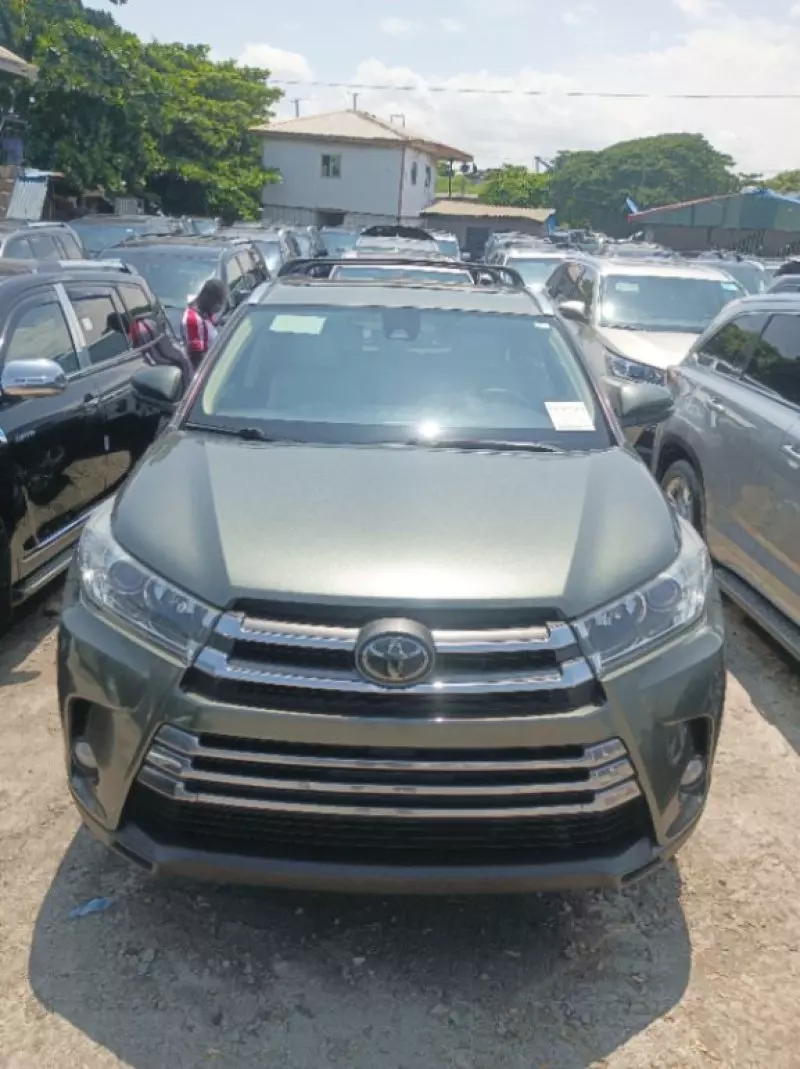 Toyota Highlander   - 2017