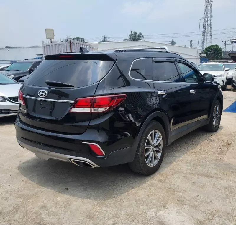 Hyundai Santa Fe   - 2019