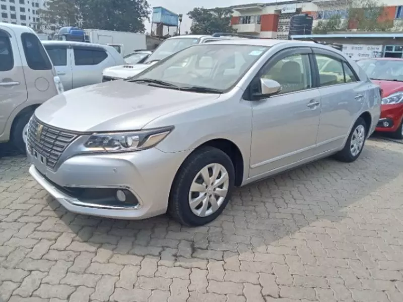 Toyota Premio    - 2019
