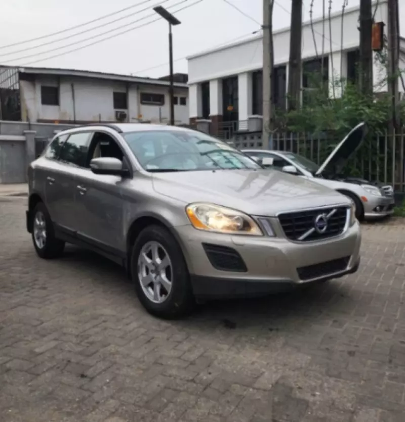 Volvo XC60   - 2011