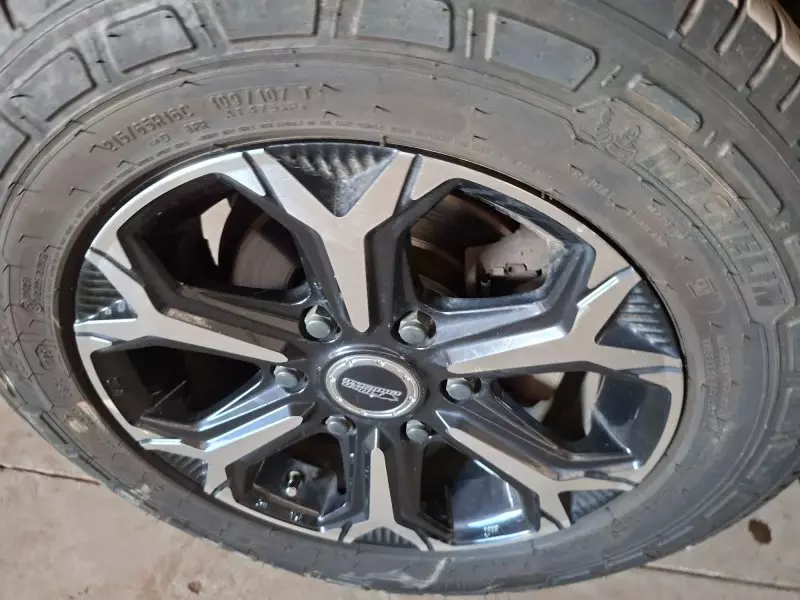 Toyota Hiace   - 2012