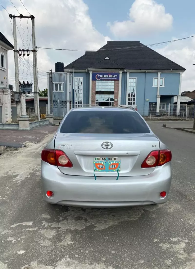 Toyota Corolla   - 2010