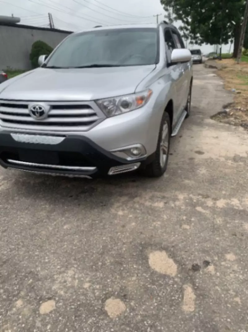 Toyota Highlander   - 2012