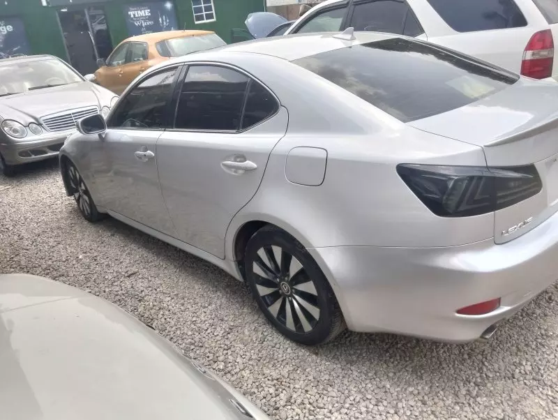 Lexus IS   - 2009