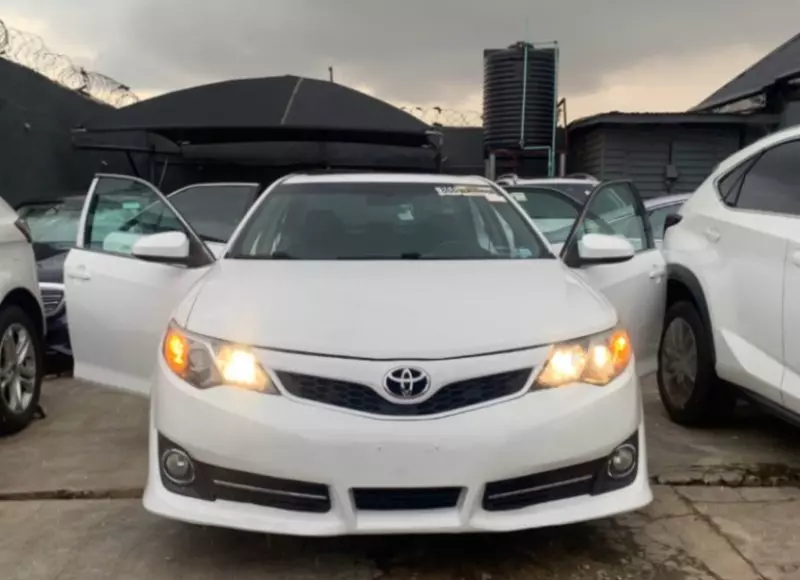 Toyota camry   - 2012