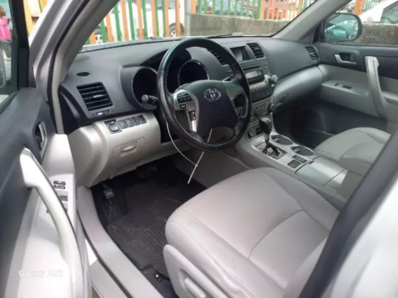 Toyota Highlander   - 2012