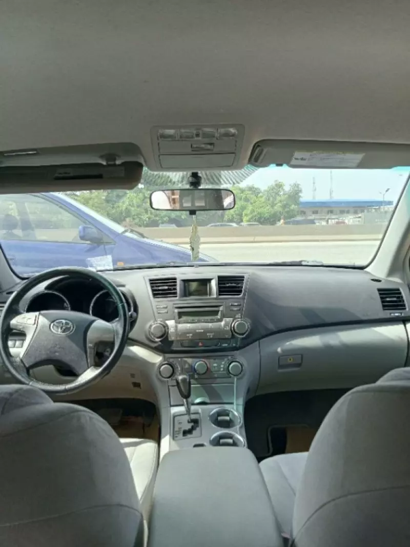 Toyota Highlander   - 2010