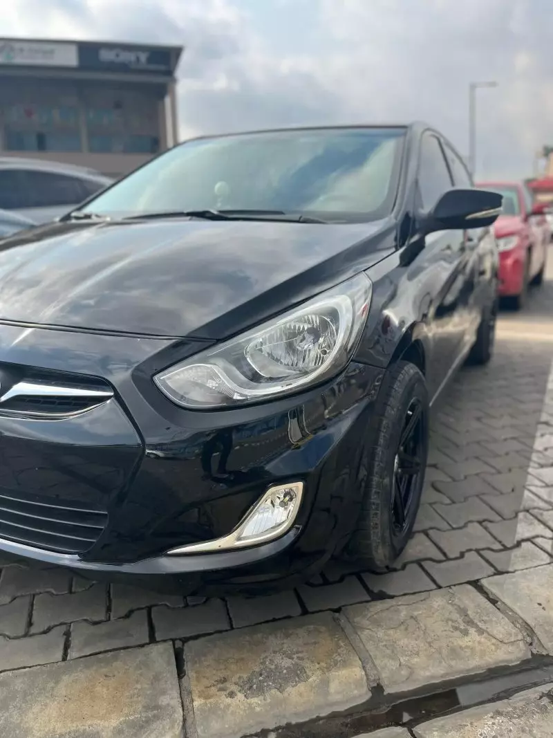 Hyundai Accent   - 2013