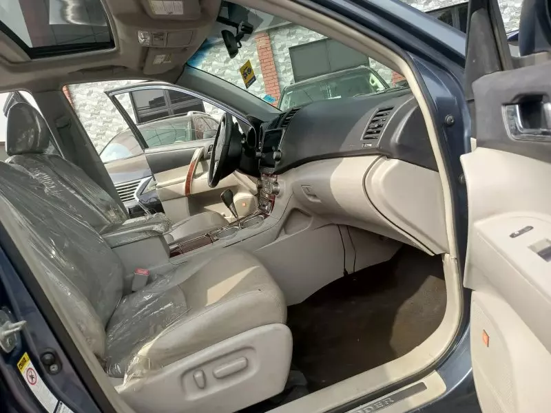 Toyota Highlander   - 2013