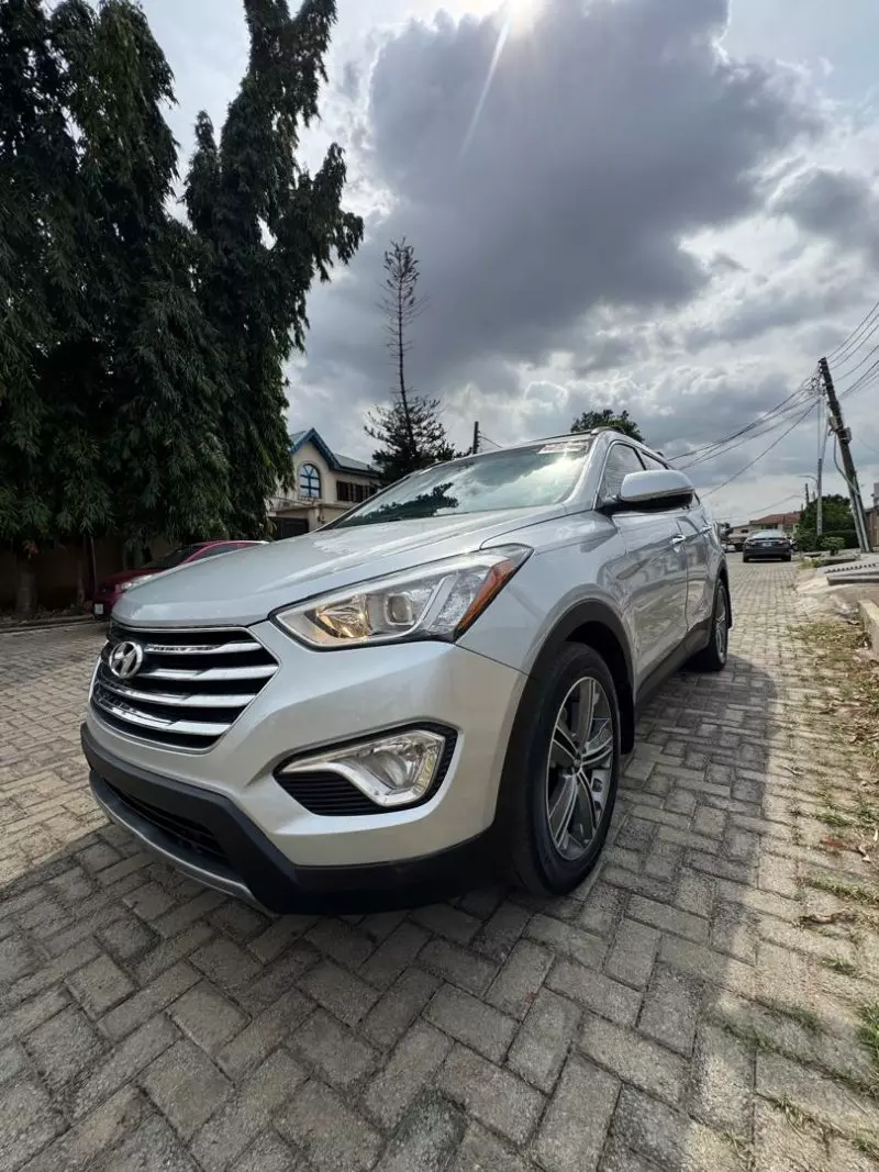 Hyundai Santa Fe   - 2016