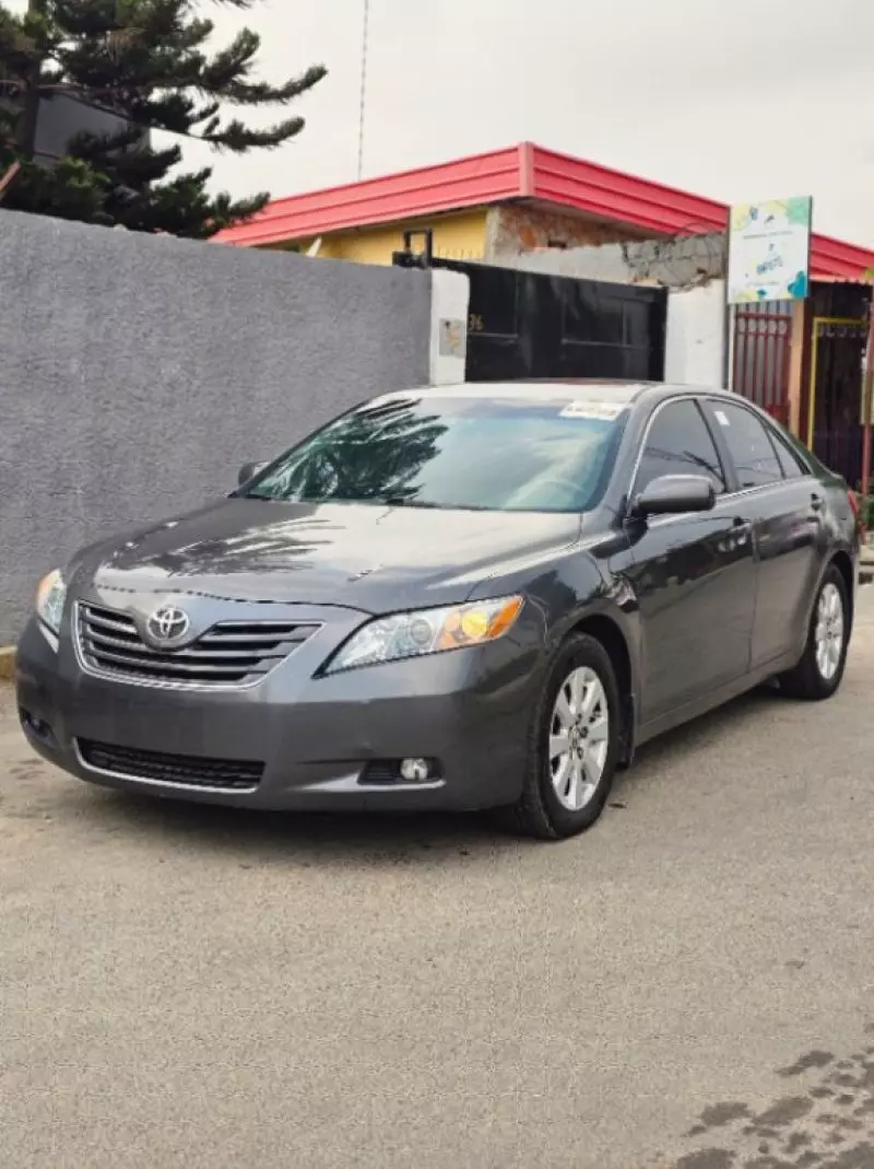 Toyota Camry   - 2009