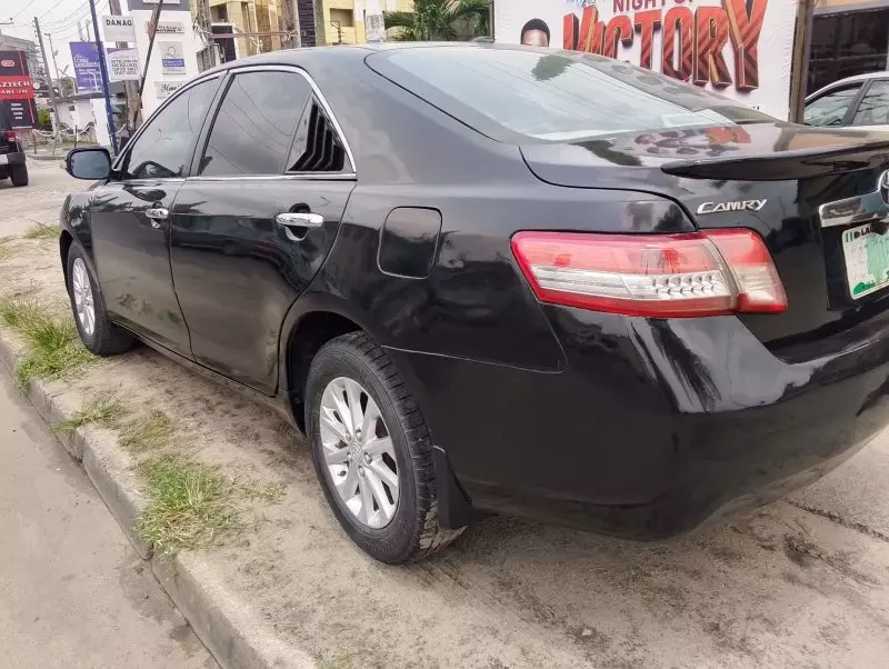 Toyota Camry   - 2010