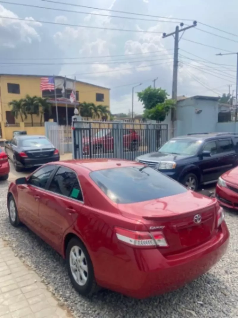 Toyota Camry   - 2010