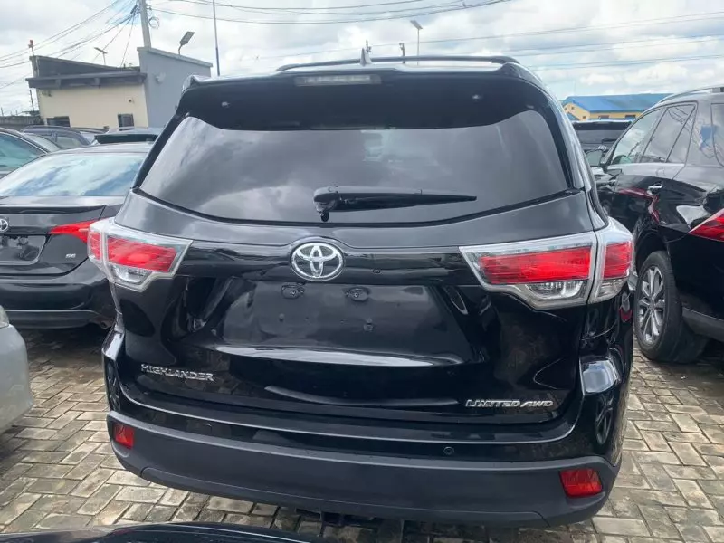 Toyota Highlander   - 2015