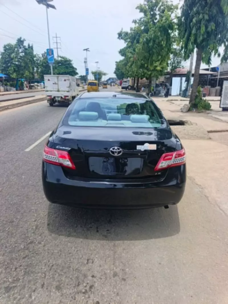 Toyota Camry   - 2010