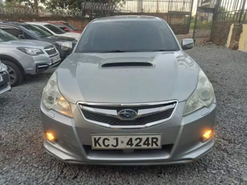 Subaru Legacy   - 2010