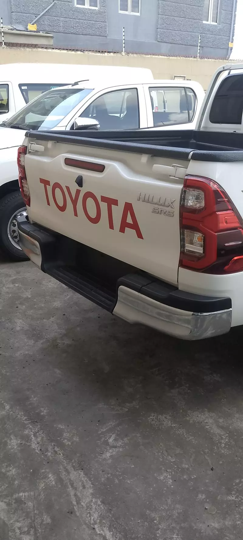 Toyota Hilux   - 2024